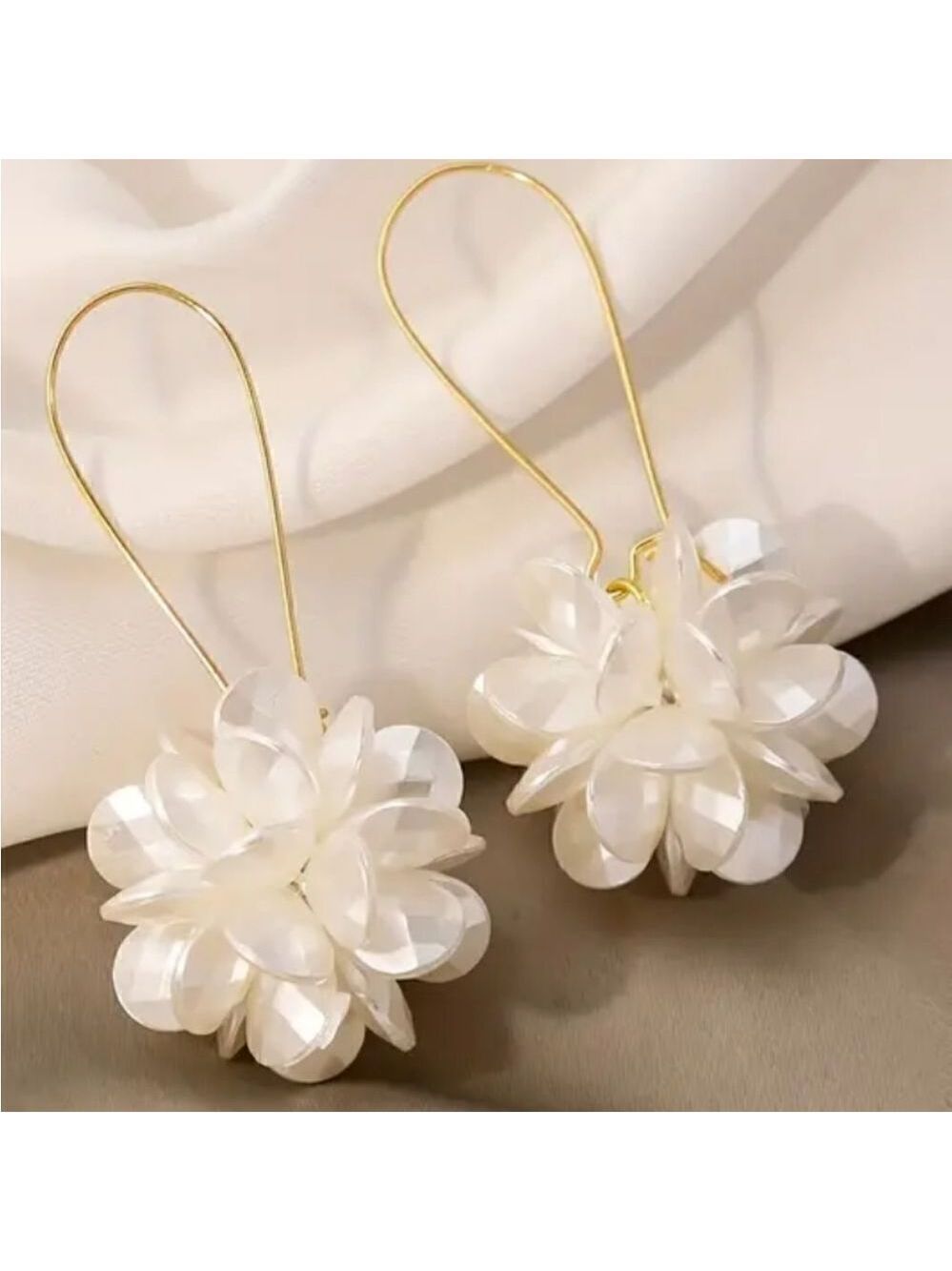 3D Floral Earrings White Big Flowers Gold Plated Dangle Earrings - Picture 9 of 9